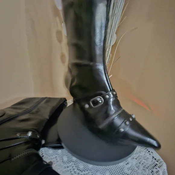 💞🧡Womens Wild Pair Glossy Black Knee-High Boots - Size 10 - 2.5" Heels💞💛 - Picture 6 of 8
